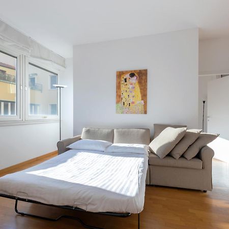 Joivy Apartments By The Lake Комо Екстериор снимка