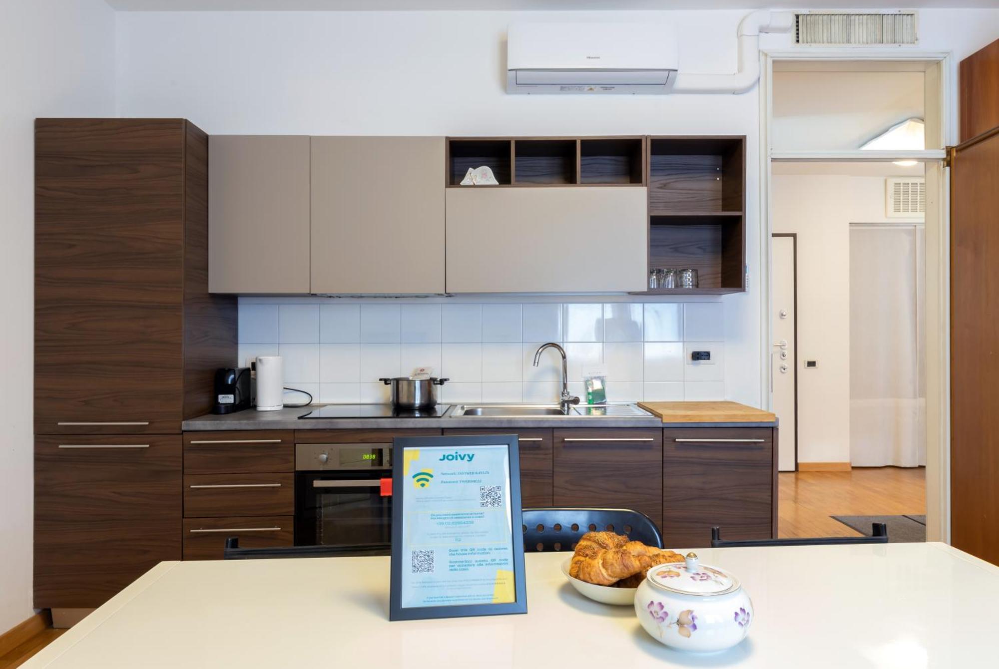 Joivy Apartments By The Lake Комо Екстериор снимка