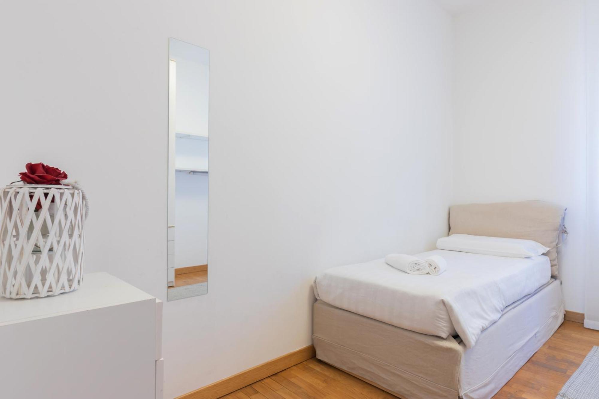 Joivy Apartments By The Lake Комо Екстериор снимка